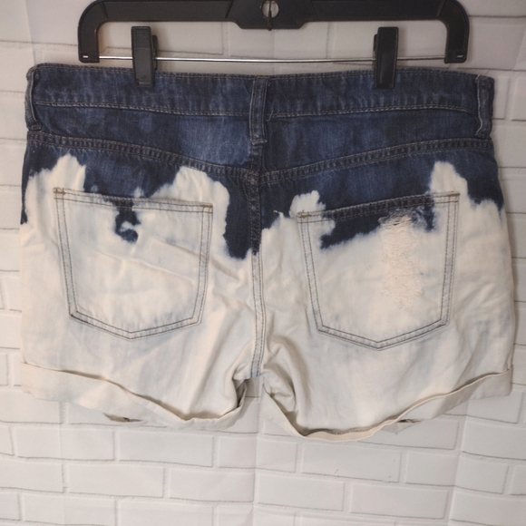 Bebe Acid Washed Ombre Distressed Ripped Shorts - Picture 4 of 16